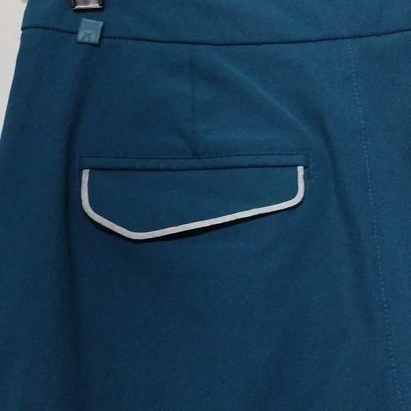 Lululemon women's Bermuda shorts size 6